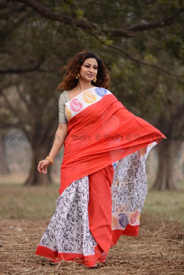 Shelis Hand Block Printed Cotton Saree in White and Red with Floral and Paisley Motifs - Image 3