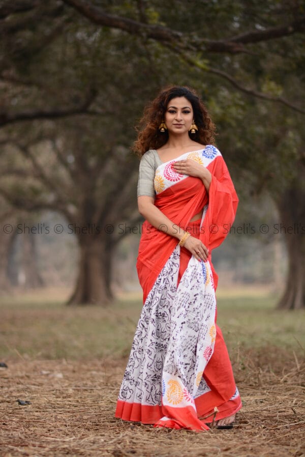 Shelis Hand Block Printed Cotton Saree in White and Red with Floral and Paisley Motifs - Image 2