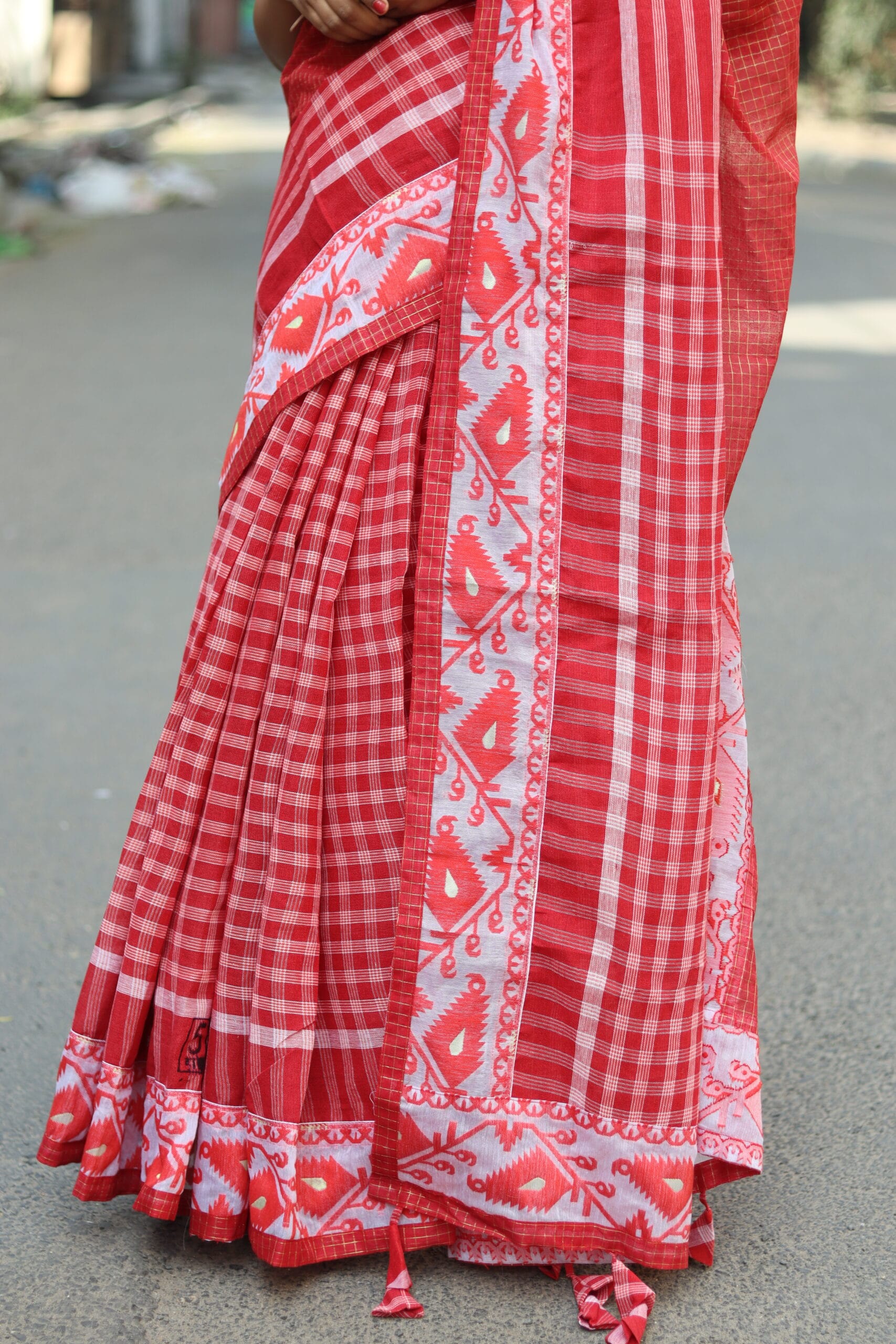 The Jamdani Border Gamcha Fusion Saree - Image 4