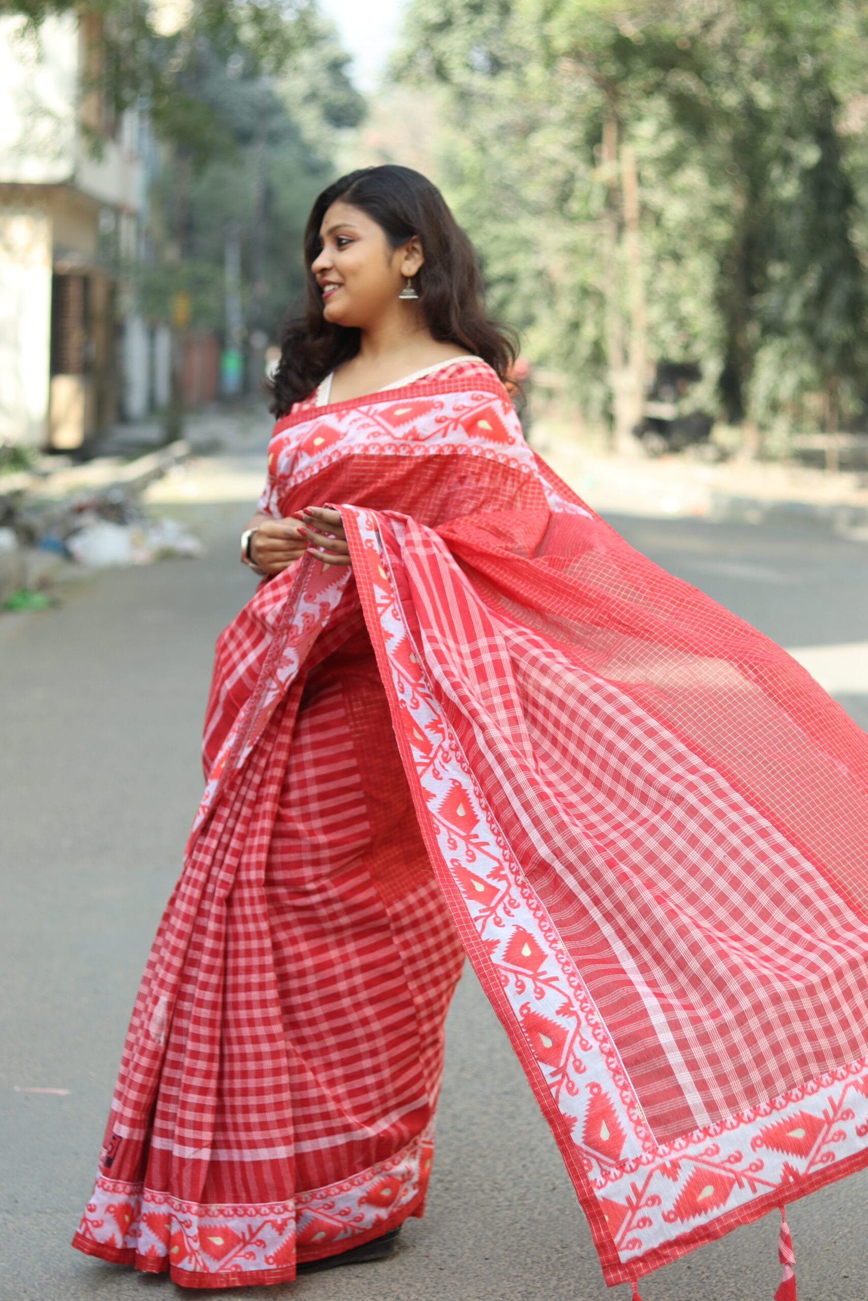 The Jamdani Border Gamcha Fusion Saree - Image 7